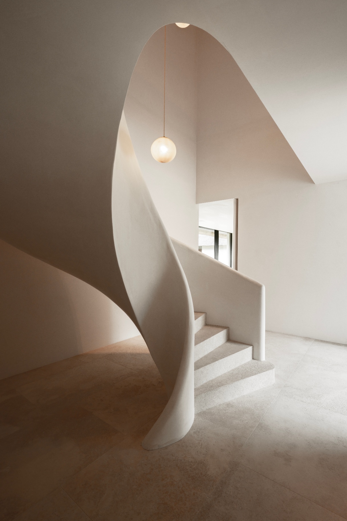 Sculpturale trap met architecturale verlichting door Lavens Elektriciteit